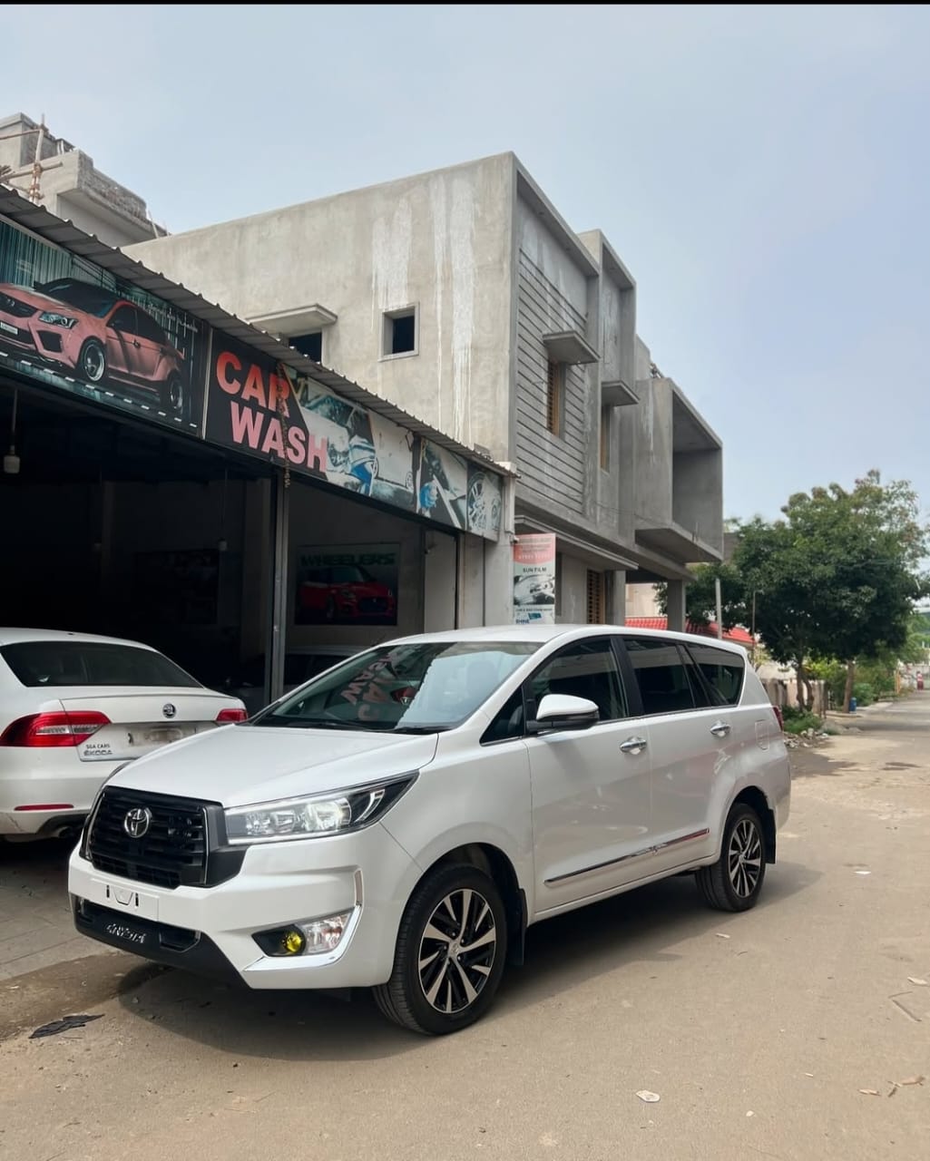Toyota Innova Crysta Limo Car India | Car Rental in Jaipur