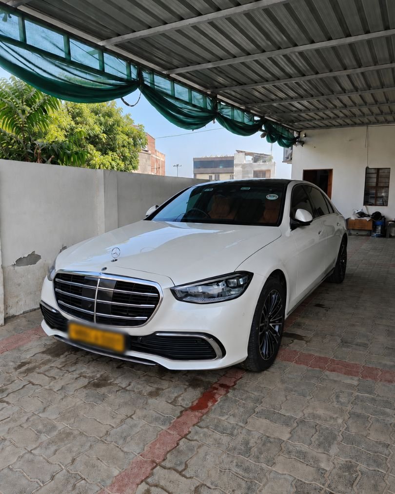 White Mercedes-Benz S450 luxury sedan parked for premium chauffeur service.